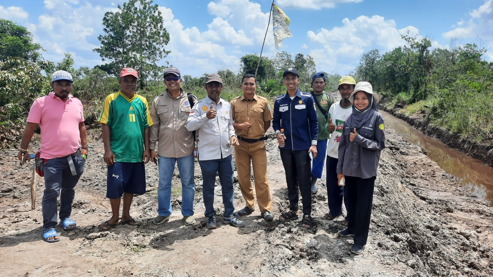 Peninjauan Pembangunan Jalan Usaha Tani Desa Pangkalan Terap Kecamatan Teluk Meranti
